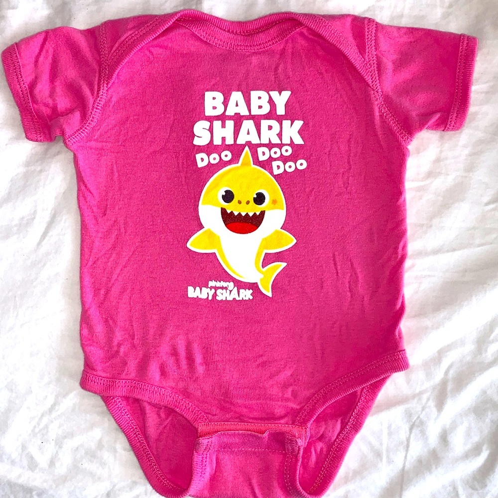 Baby shark onesie girl Pinkfong 6 mos in Pink